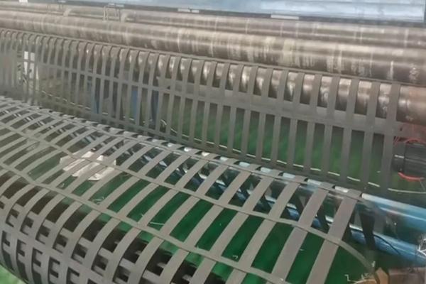 高韌性聚酯紗線集束土工格柵在路基中的應用有哪些  第1張